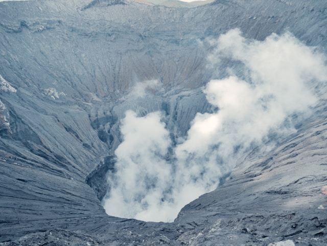 Gowisata-Menyelami Pesona Kawah Bromo yang Memukau